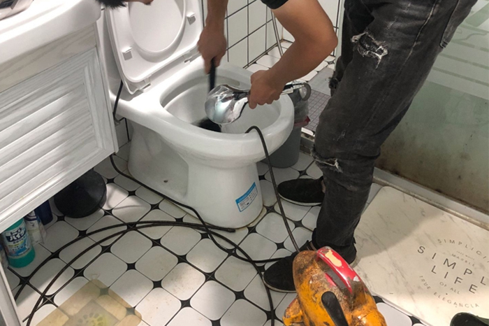 浑江马桶堵塞自己疏通还是找师傅？专业上门服务让你省时更省心